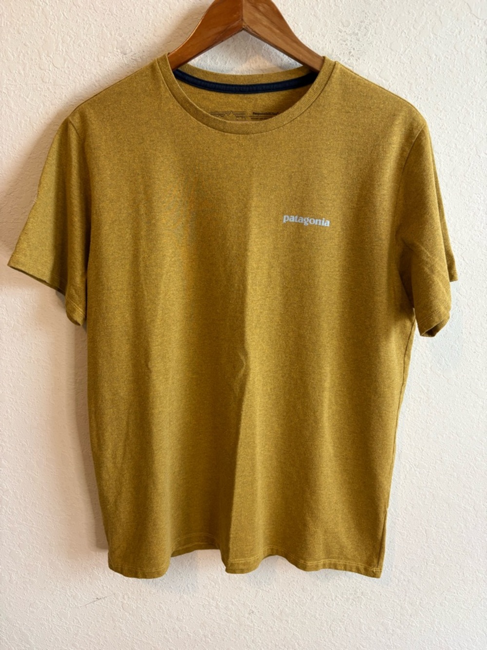 Patagonia Unisex Yellow Responsibili-tee short sleeve shirt women’s L, Men’s M